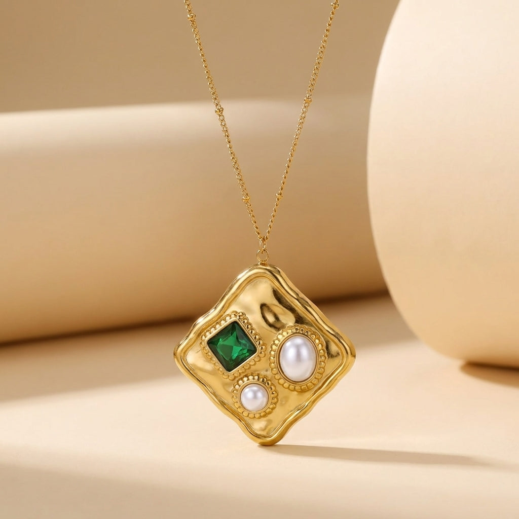 Iris Vintage Pendant Necklace