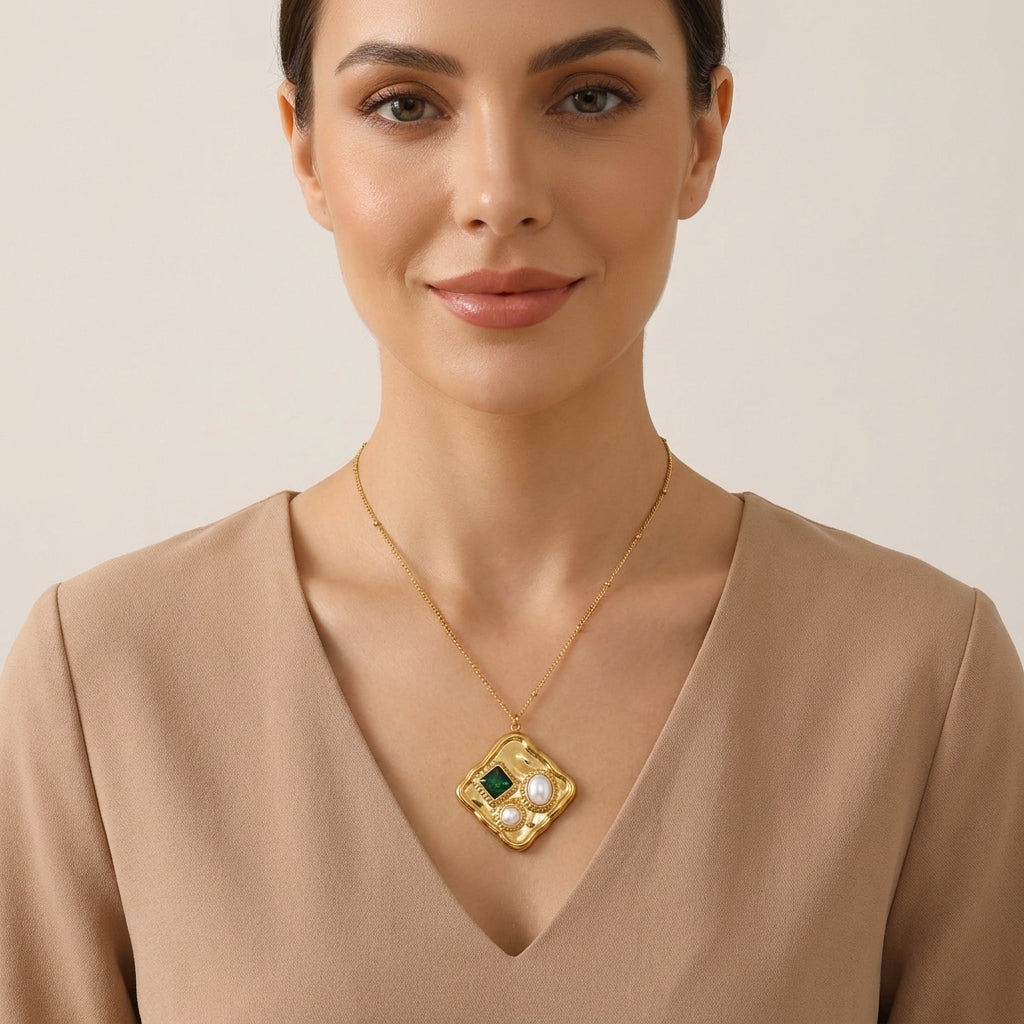 Iris Vintage Pendant Necklace