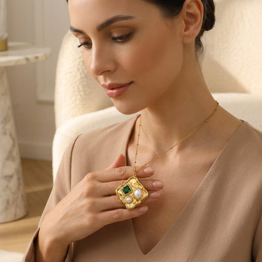 Iris Vintage Pendant Necklace