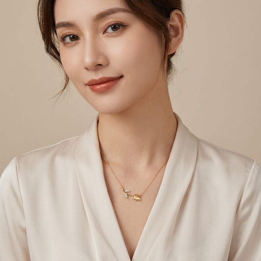 Rosyn Pendant Necklace