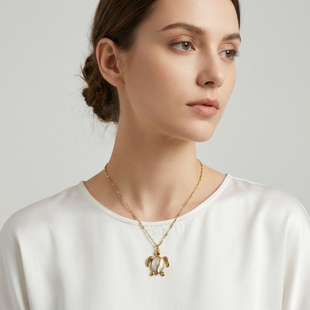 Turtelle Pendant Necklace