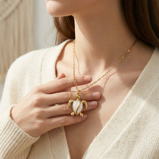Turtelle Pendant Necklace